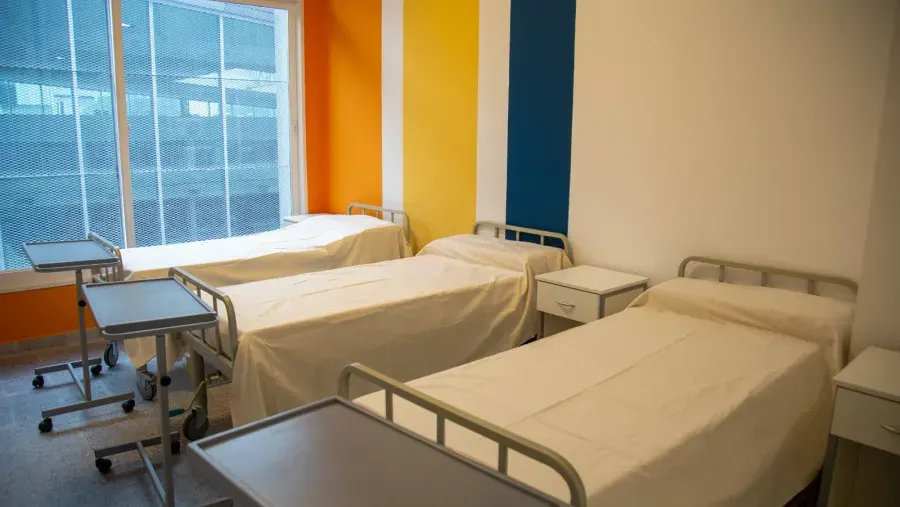 Clínicas privadas anunciaron que suspenderán la atención al PAMI y la obra social dice dialogar para evitarlo