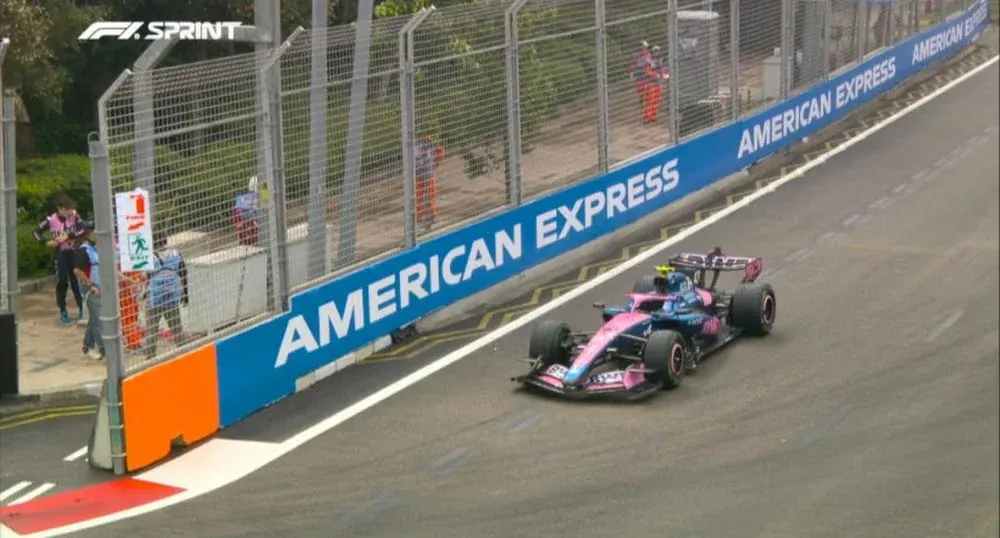 Colapinto abandonó por un problema mecánico y Verstappen ganó una Sprint caótica en Singapur