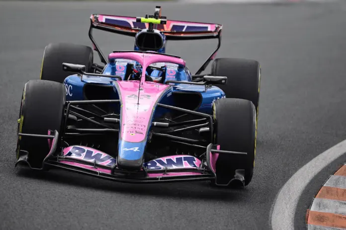 Colapinto corre este domingo el GP de Singapur: en qué puesto larga, horario y TV