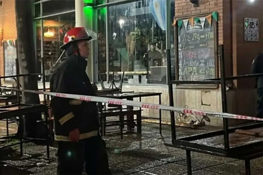 Colapsó el entrepiso de un bar durante un cumpleaños y hay al menos 15 heridos