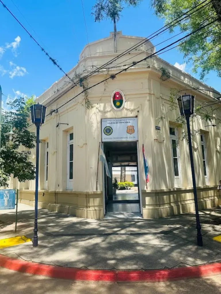 Colón: identificaron a un hombre y recuperaron una botella de alcohol sustraída de un supermercado