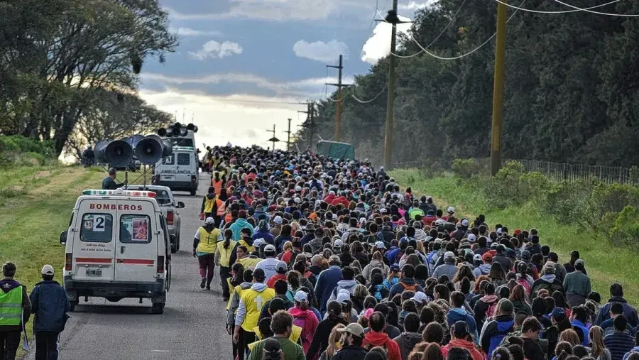 Comienza la peregrinación Hasenkamp–Paraná bajo el lema «hacia un mundo más humano»
