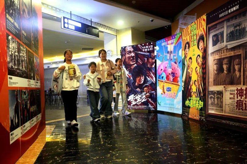 Cómo es el “Hollywood de China” que hace realidad los sueños cinematográficos de la gente común