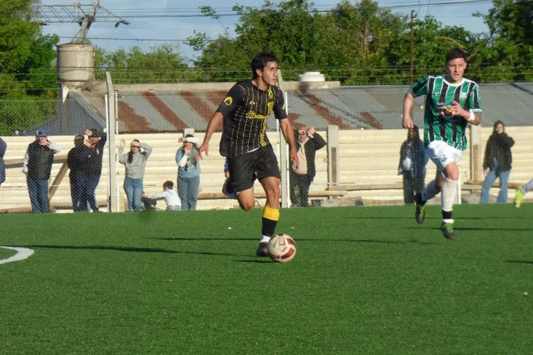 Comunicaciones luchó pero no pudo avanzar en el Regional Amateur