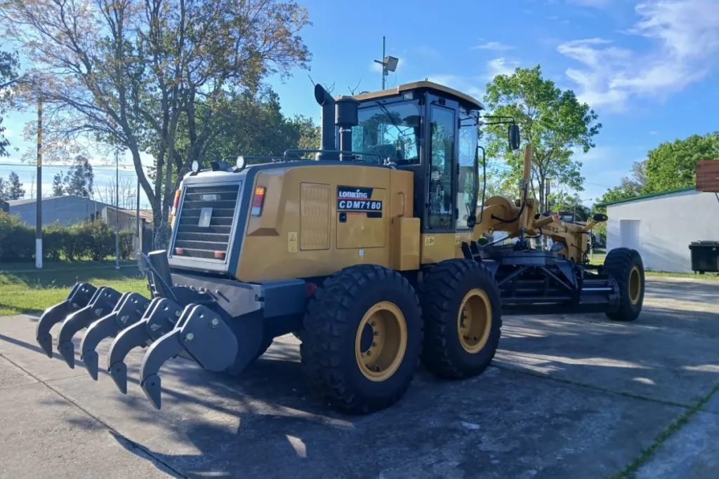 Con fondos propios, la Municipalidad de Estancia grande adquirió una motoniveladora 0km