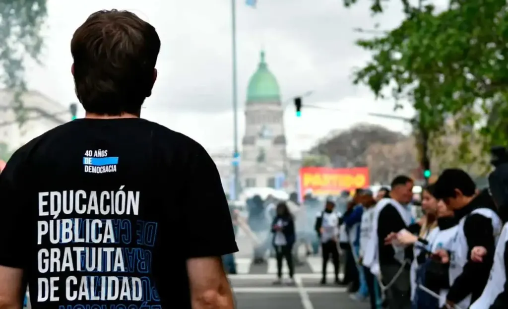 Con fuertes críticas al gobierno, se realizó una nueva marcha universitaria