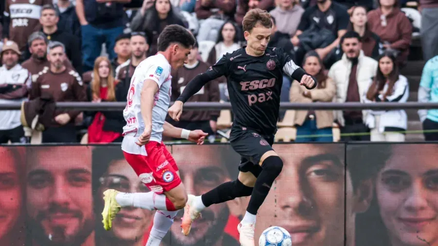 Con polémica, Platense se lo igualó a Argentinos en el final