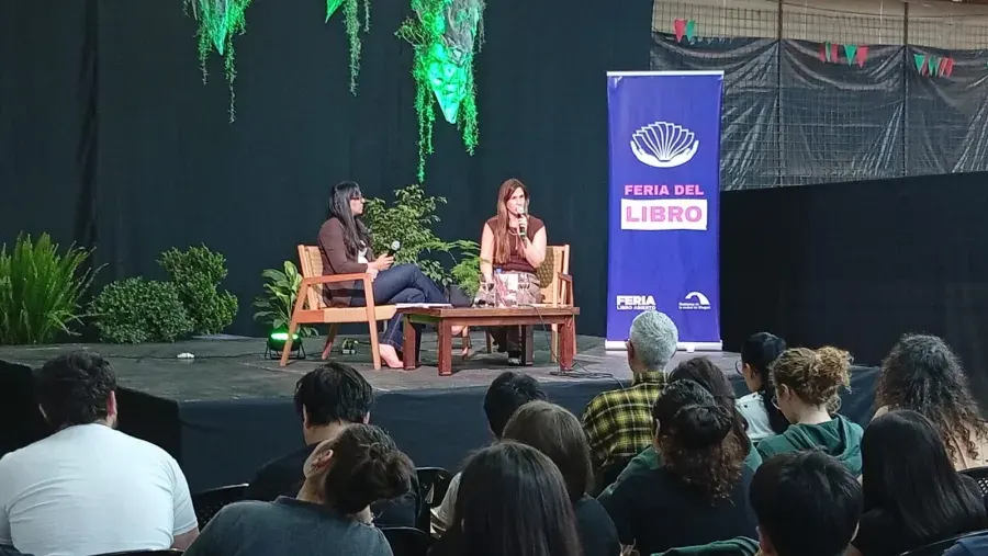 Con “Silbido hacia el fuego”, Belén Zavallo compartió su poesía en la Feria del Libro de Chajarí