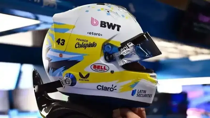 Con “un poco de Boca”, el nuevo casco que presentó Colapinto