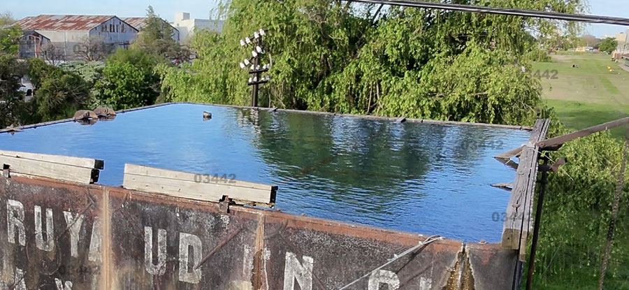Concepción del Uruguay: alertan por un masivo derroche de agua potable en el antiguo tanque ferroviario (VER VIDEO)