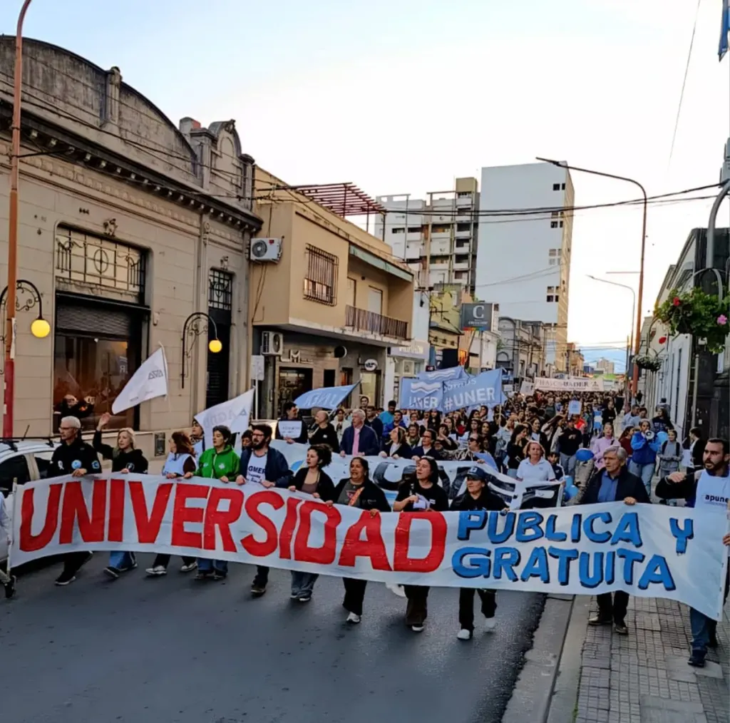 Concepción del Uruguay volvió a marchar por las universidades públicas