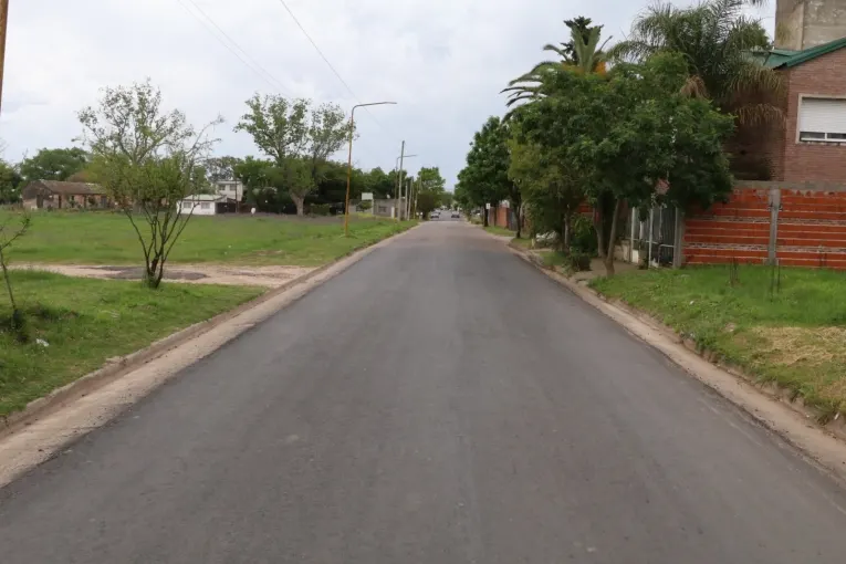 Concluyó la repavimentación de la calle Güemes en el acceso al Centro de Salud Baggio y al Polo Universitario