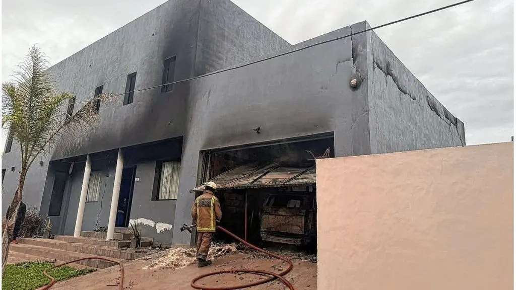 Concordia: incendió destruyó dos vehículos de alta gama