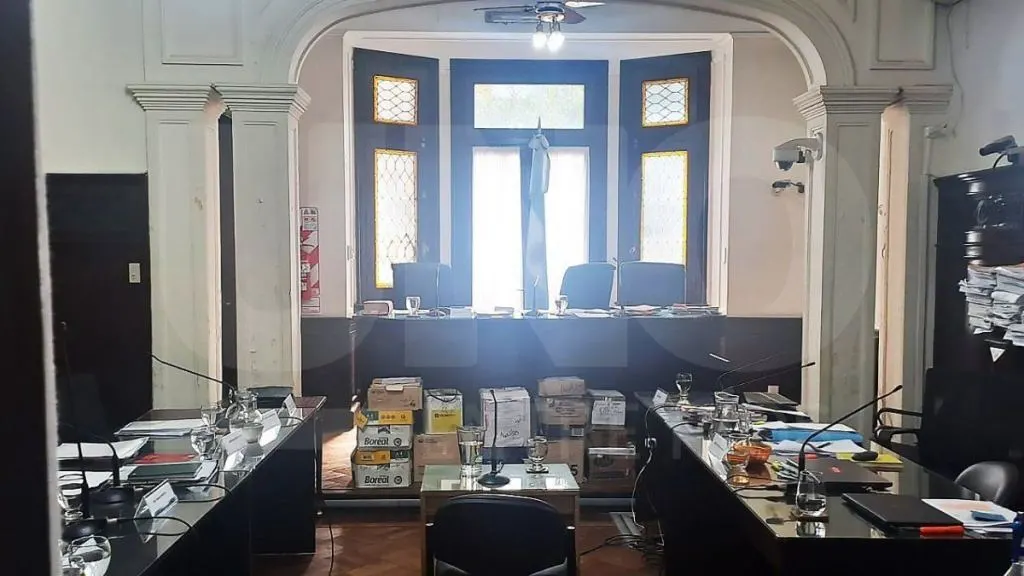Condenan a una pareja que tenía un arma de guerra sin registrar