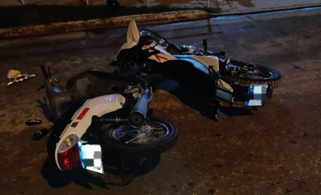 Conductora debió ser hospitalizada tras el choque entre dos motos en Concordia