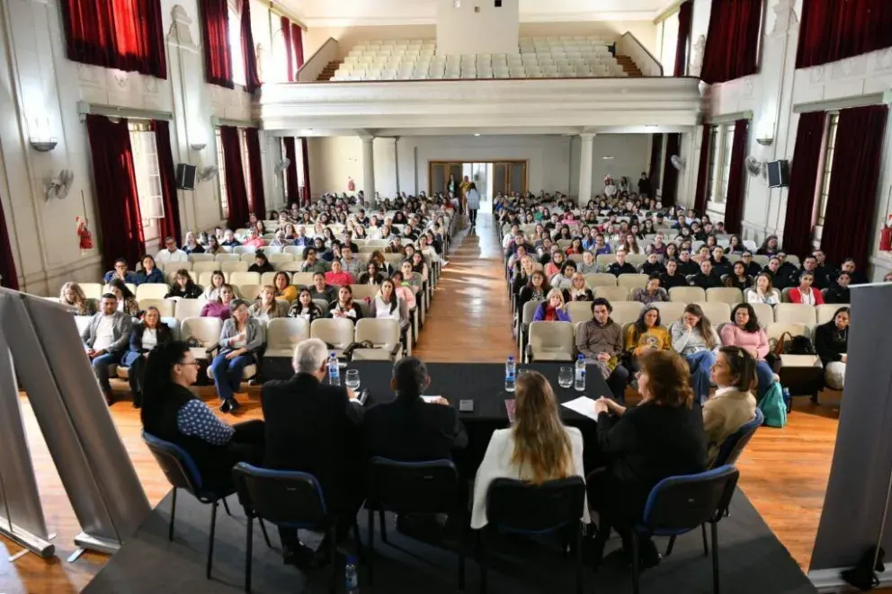 Consolidan la formación de profesionales para la protección de las infancias y adolescencias
