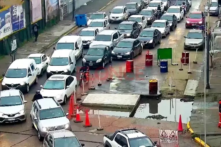 Continúa la reducción de calzada en Avenida Almafuerte y se registran algunas demoras para circular