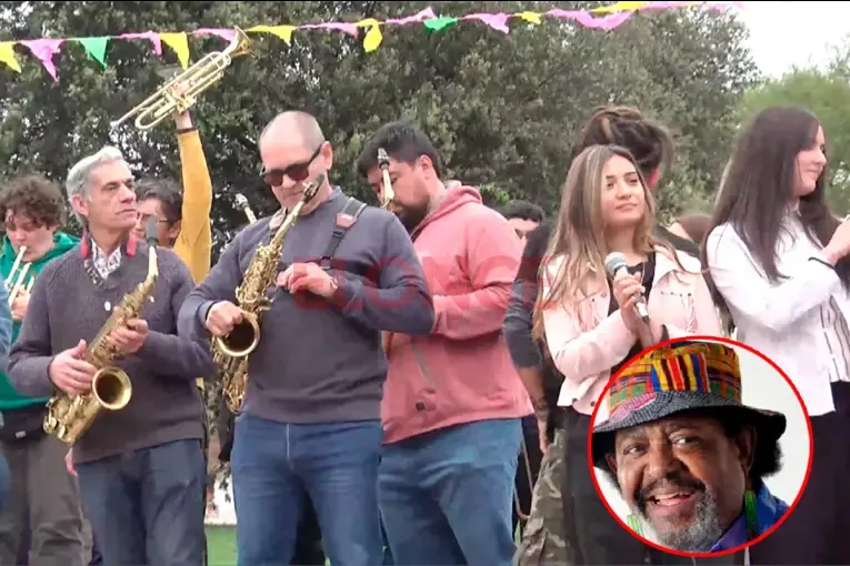 Contrafestejo en Paraná: estudiantes y docentes homenajearon a Rubén Rada con música en vivo