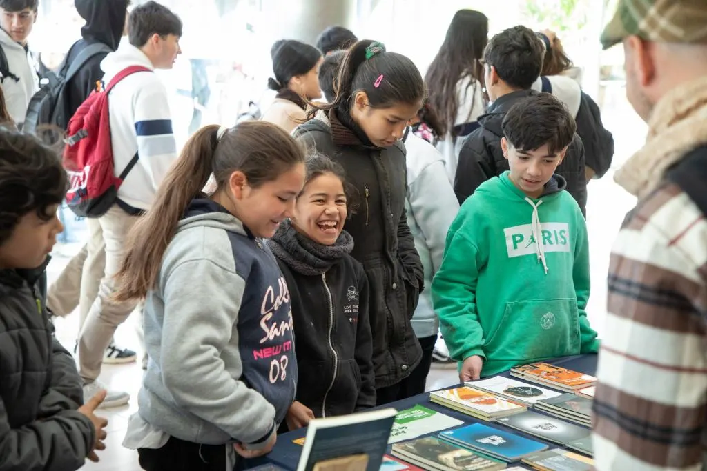 Convocan a escuelas a la Feria del Libro