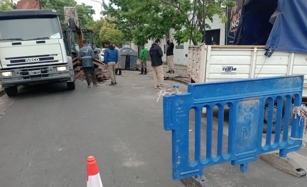 Cortarán el tránsito en una calle para verificar los motivos de un hundimiento