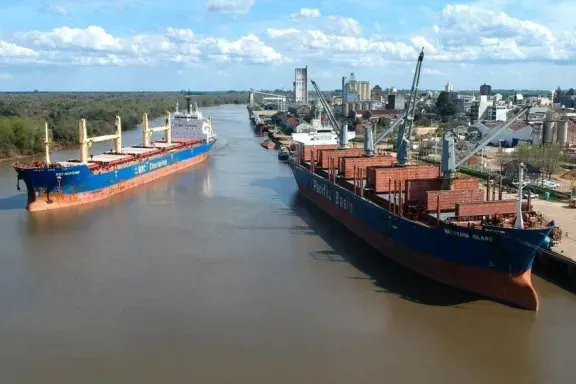 Cosecha récord, logística al límite: a los puertos entran 10.000 camiones por día