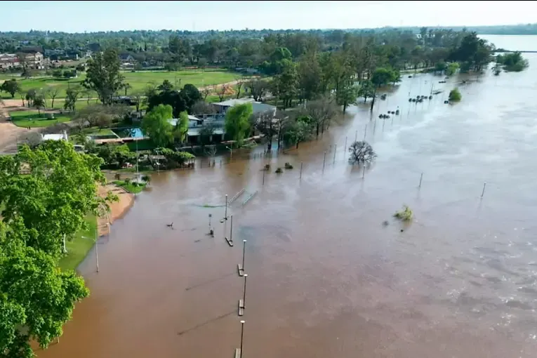 Crecida del río Uruguay: anticipan alturas máximas y prevén que se estabilice, pero mantienen la alerta en varias ciudades