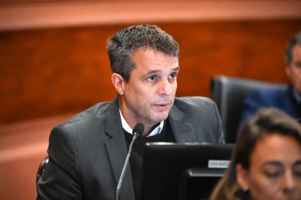 Cresto propone un fondo económico para comerciantes y clubes afectados por crecientes