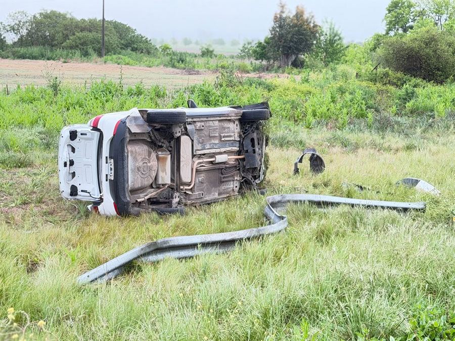 Cruce de la muerte: Un automóvil chocó contra el guardarraíl y volcó en Basavilbaso