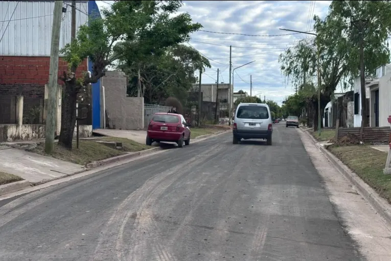 Culminó el asfaltado de calle López y Planes, entre Gervasio Méndez y Martínez Paiva