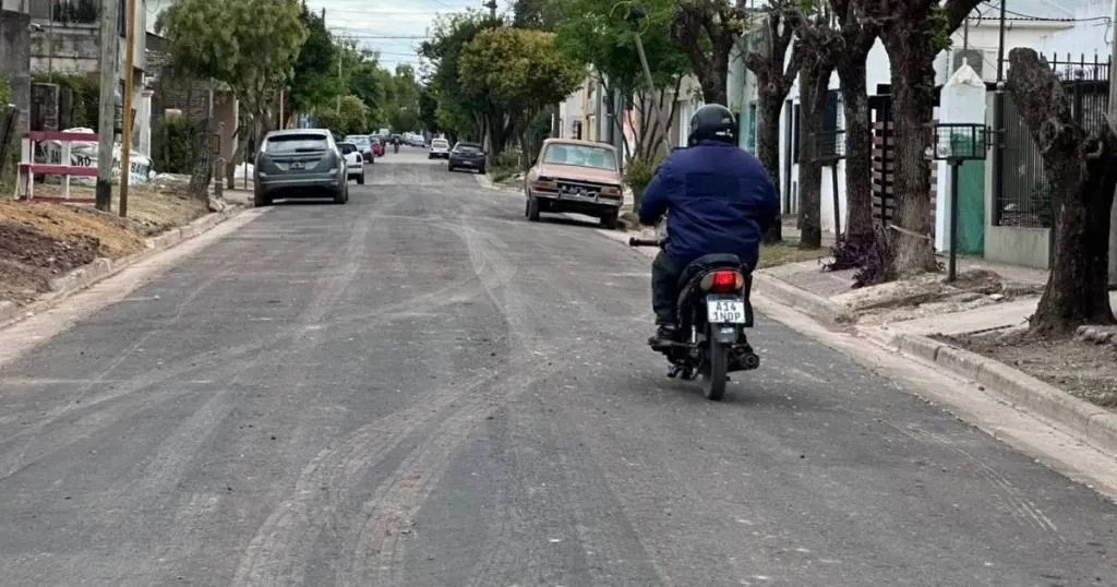 Culminó el asfaltado de la calle López y Planes, entre Gervasio Méndez y Martínez Paiva