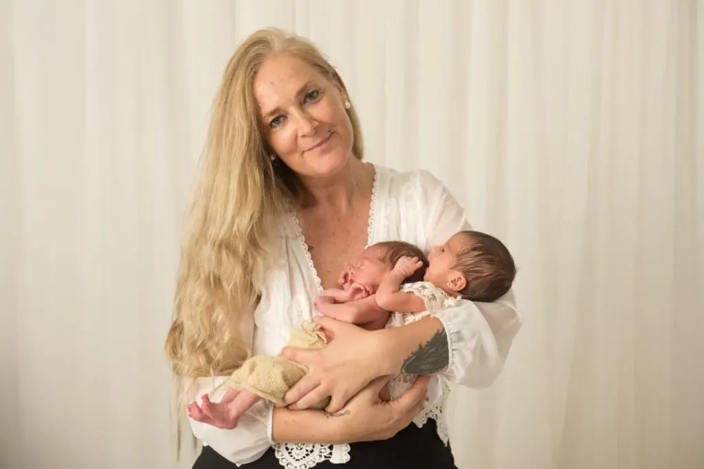 Cumplió su sueño de ser mamá soltera a los 45 años y tuvo mellizos: “Fue la mejor decisión de mi vida”