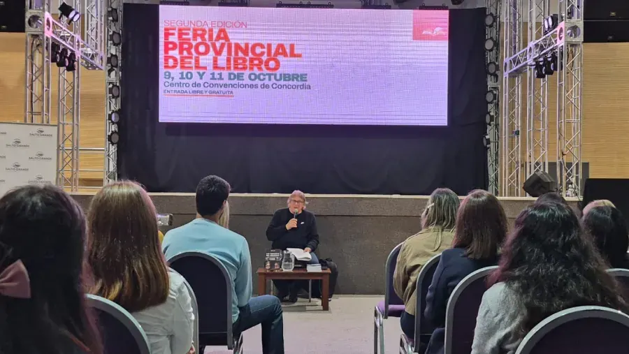 Daniel Enz contó en Concordia cómo investigó el Carmelo de Nogoyá y presentó “Las torturas del convento”