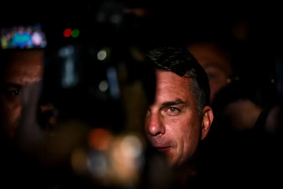 De candidato a prófugo: Flávio Bolsonaro ya estaría en EEUU