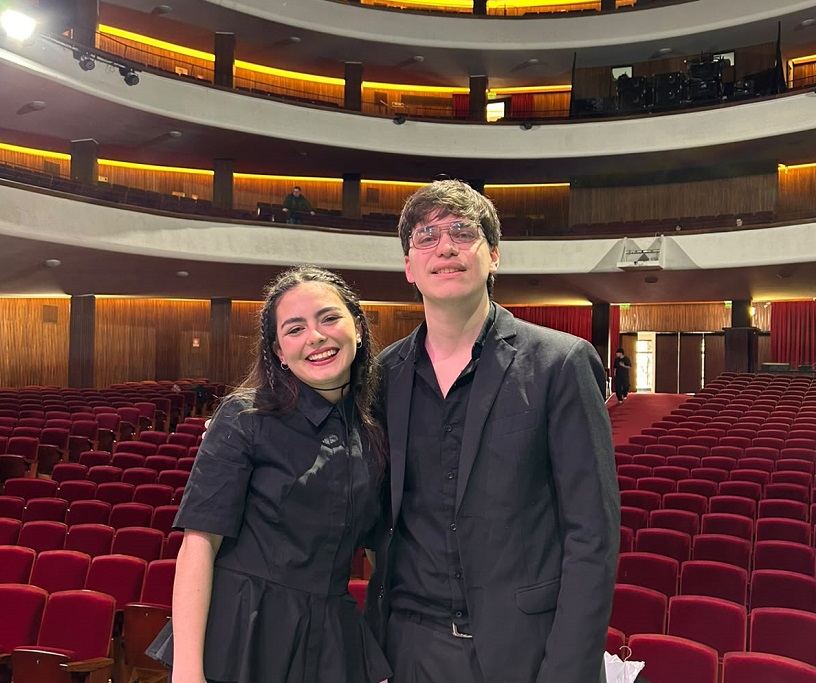 Delfina Díaz Brau y Martín Bousquet en el “Teatro Coliseo” de Bs. As.