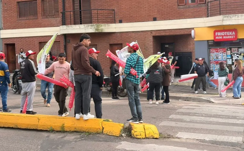 Demoras en el microcentro de Paraná por una movilización sindical