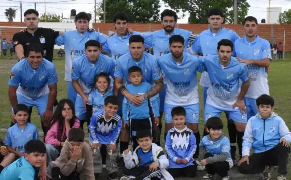 Deportivo Urdinarrain y Defensores del Oeste ganaron y siguen en la cima del Clausura