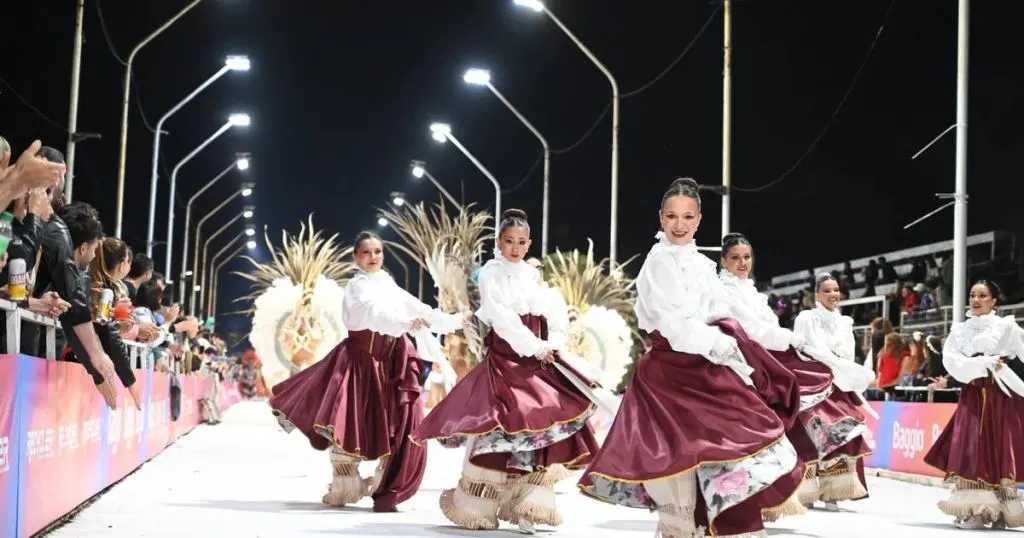Desde la academia hasta el Corsódromo: el pulso de la danza en Gualeguaychú y su identidad en movimiento