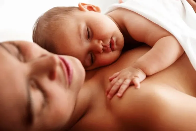 Desde la discapacidad y la asistencia social, una madre saluda a sus pares en su día