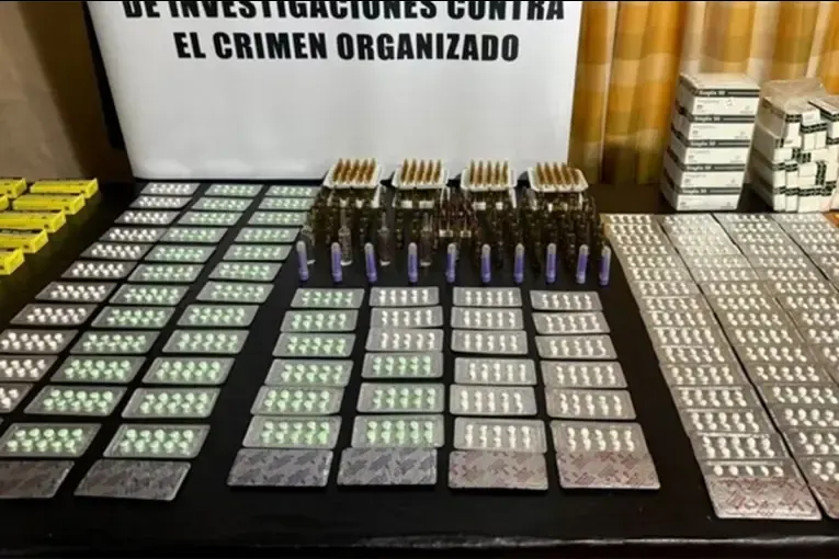 Detuvieron a integrantes de una organización de falsos médicos que operaba con ambulancias y matrículas prestadas