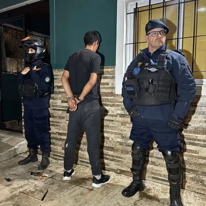 Detuvieron a un hombre con envoltorios de cocaína