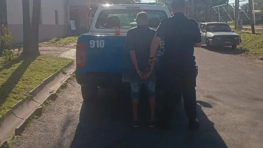 Detuvieron a un hombre tras sustraer dos marcos de ventana de una vivienda en Paraná