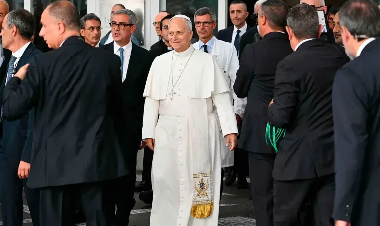 Dieron el alta al Papa León y se refuerza la posibilidad de viajar a Sudamérica