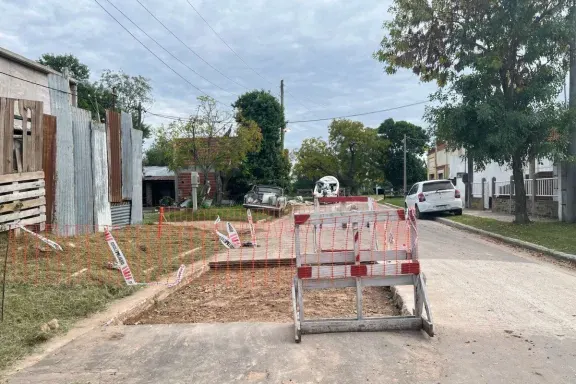 Difunden los cortes de calles por bacheo y las restricciones en la Costanera