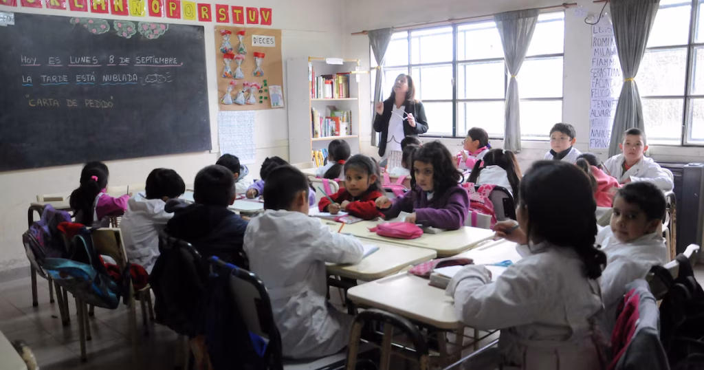 Docentes bonaerenses aceptan 6% y desactivan el conflicto