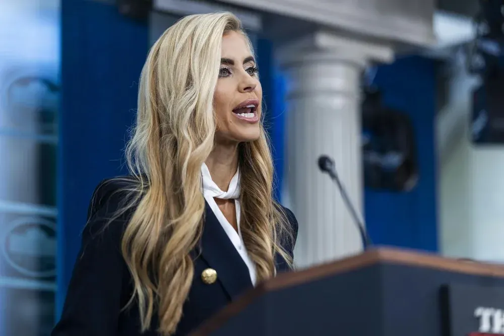 Donald Trump despidió a la Secretaria de Prensa de la Casa Blanca tras 5 días en el cargo