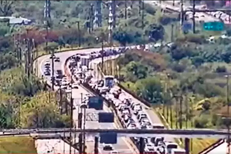 Dos accidentes en la Ruta 168 provocaron demoras hacia Paraná: cómo está el tránsito