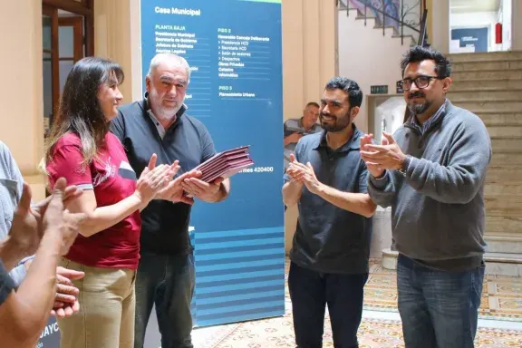 Dos cooperativas de trabajo recibieron su documentación oficial