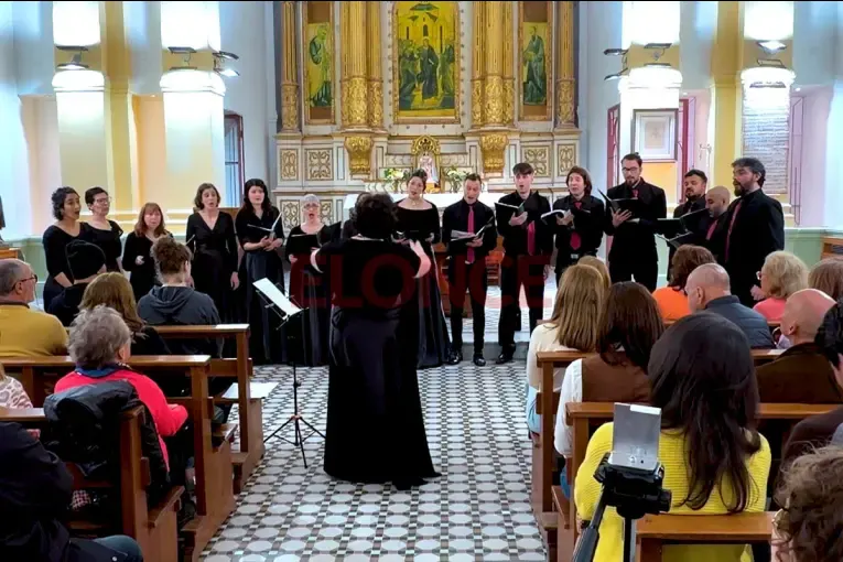 Dos coros de Paraná brindaron un concierto de música sacra y latinoamericana en la capilla San Juan XXIII