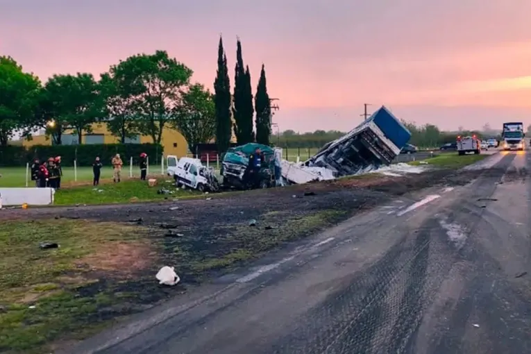 Dos hombres y una mujer de Urdinarrain murieron en un choque frontal sobre la Ruta 39