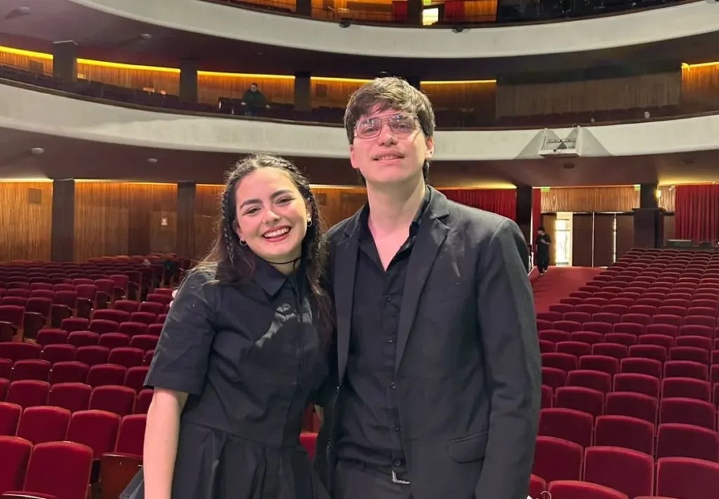 Dos músicos de la Orquesta Río de los Pájaros participaron de una gala solidaria en el Teatro Coliseo